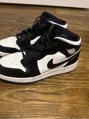 Nike Black/White High-Top Sneakers